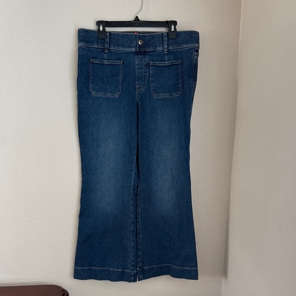Spanx sculpting pull on flare leg Women's Blue Jeans high rise 1 X pockets - Picture 2 of 9